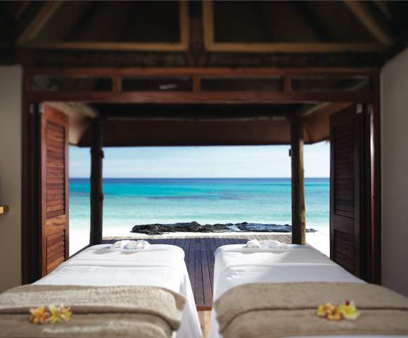 MY-HOLIDAY-YASAWA-ISLAND-RESORT-spa-bed-with-ocean-view