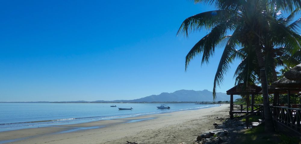 my-fiji-wailoaloa-beach-sand-and-palm-trees