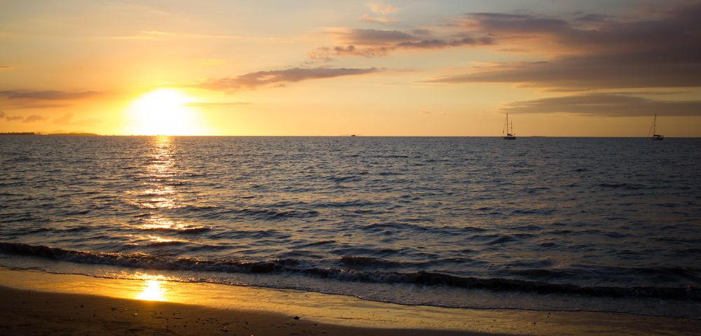 my-fiji-wailoaloa-beach-sunset-on-ocean-horizon