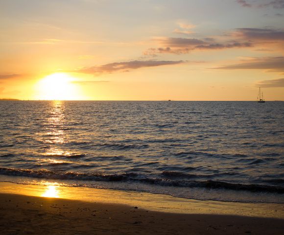 my-fiji-wailoaloa-beach-sunset-on-ocean-horizon