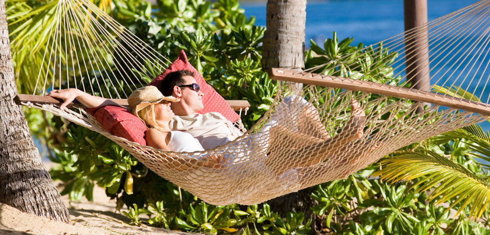 my-fiji-couple-relaxing-on-a-hammock-at-malolo-island-resort