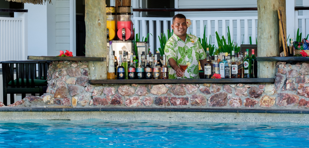 my-fiji-staff-serving-drinks-at-the-swim-up-bar-at-malolo-island-resort