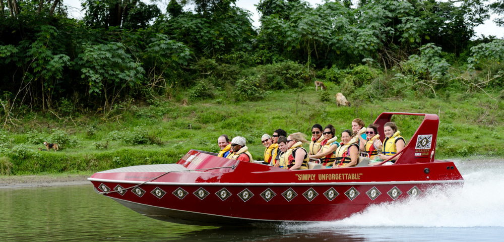 my-fiji-sigatoka-river-safari-jet-boat-speeding-down-river