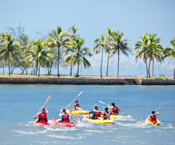 my-fiji-group-kayaking-at-the-naviti-resort